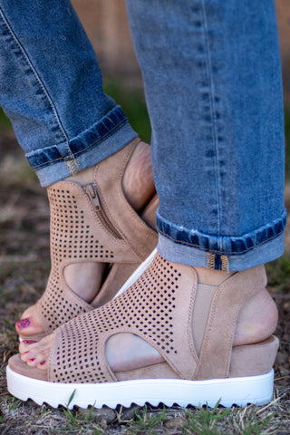 Amy II Sandal~ Very G