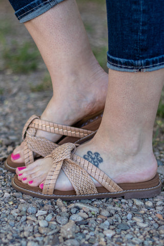 Kinsley Sandal~ Very G