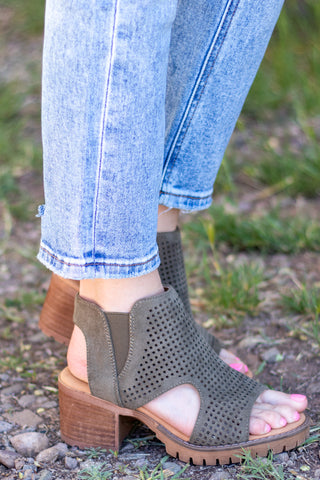 Milsy Sandal~ Very G