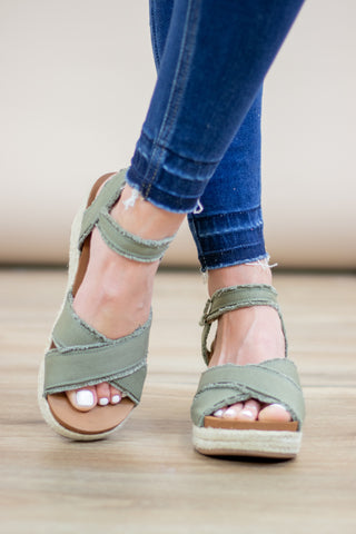 Brista Wedge~ Blowfish