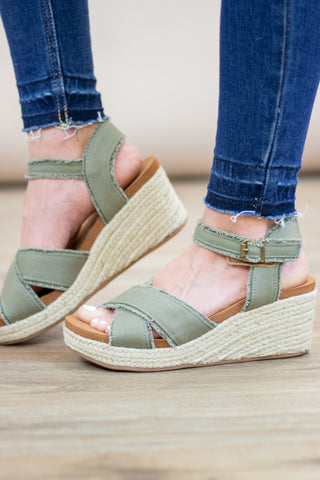 Brista Wedge~ Blowfish