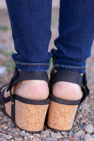 Hariett Wedge- Black~ Very G