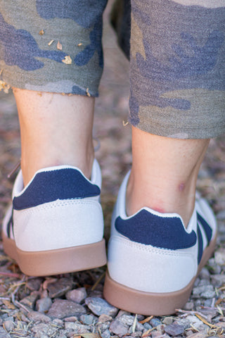 Retro Sneaker~ Very G