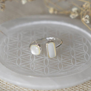 Stone Sister Ring-mother of pearl: Silver/Mother Of Pearl