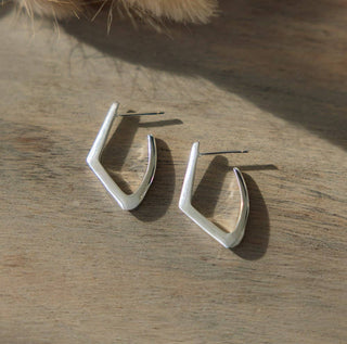 Polished point hoops