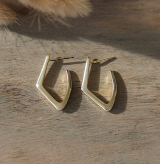 Polished point hoops